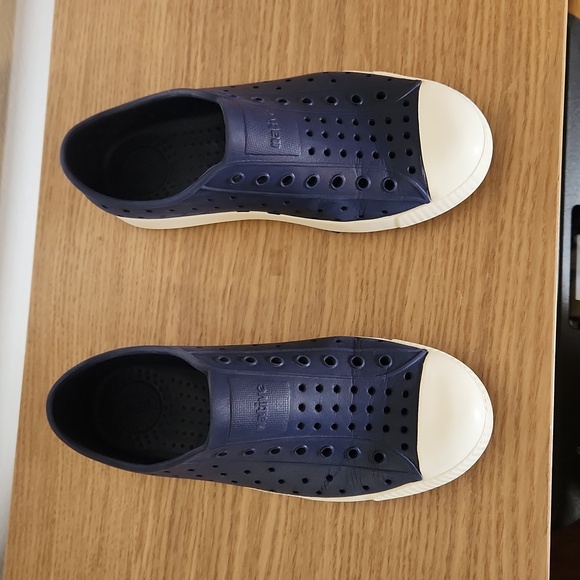 Native Jefferson Shoes Size J3 Navy Blue & White - Picture 2 of 5